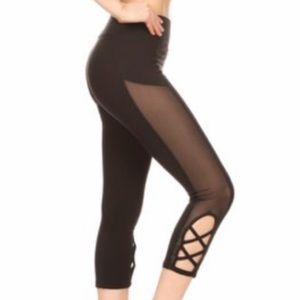 Black Capri workout leggings